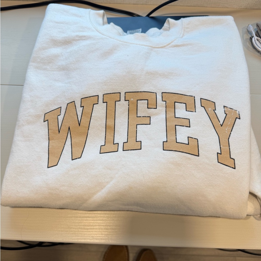 White 'Wifey' Sweatshirt